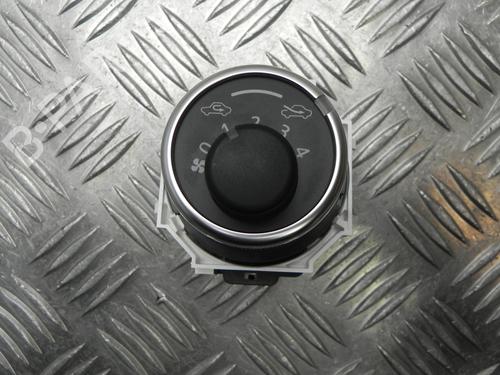 Used Climate control TOYOTA YARIS (_P13_) 1.5 (NSP131_) (112 hp) 28937577