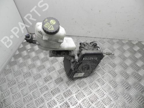 brake-master-cylinder-vw-passat-b8-variant-3g5-cb5-2014-37544198 main image