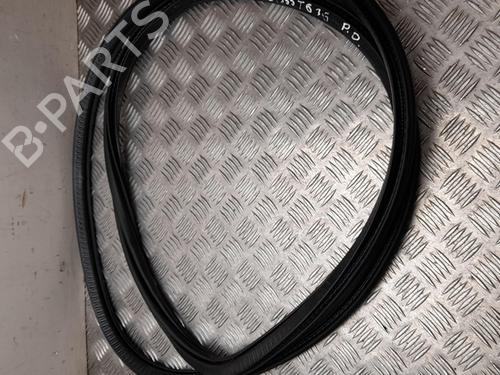 Used Rubber door seal VOLVO XC60 II (246) T5 (254 hp) 28937139