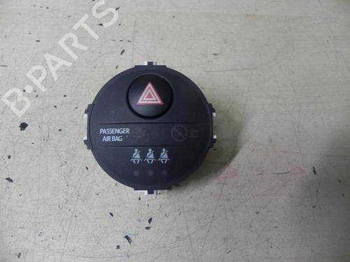 Advarselskontakt Advarselskontakt TOYOTA YARIS (_P13_) 1.3 (NSP130_, NSP130) (99 hp) 37576743 37576743