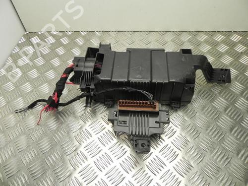 Used Fuse box Fuse box 37576836 37576836