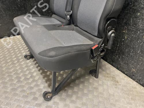 Right front seat RENAULT MASTER III Van (FV) 2.3 dCi 150 FWD (FV0F, FV03, FV09) | BP37573493C16 - Image 2