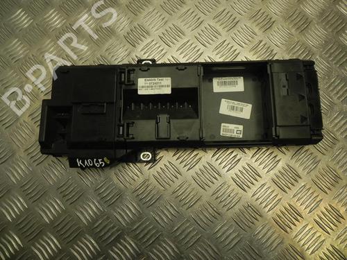 Used Fuse box Fuse box 37581515 37581515