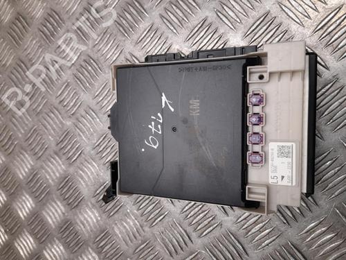 Used Fuse box Fuse box 37570052 37570052