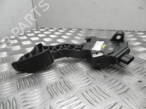 Pedal Pedal TOYOTA YARIS (_P13_) 1.5 Hybrid (NHP130_) (101 hp) 28940337 28940337