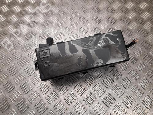 Used Fuse box Fuse box 37568582 37568582