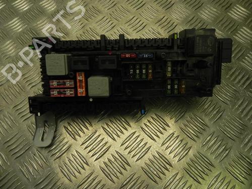 Used Fuse box Fuse box 37578440 37578440