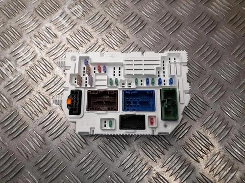 Used Fuse box Fuse box PEUGEOT 408 II (FP_, F3_, FM_) PureTech 130 (FPHNST) (131 hp) 35727304 35727304