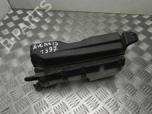 Used Fuse box TOYOTA AVENSIS (_T25_) 2.2 D-CAT (ADT251_, ADT251R) (177 hp) 28910650