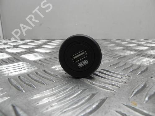 switch-jaguar-i-pace-x590-2018-37580359 main image