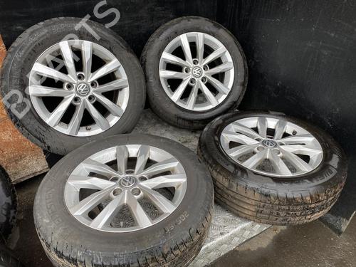 flk-vw-touran-5t1-2015-37863490 main image