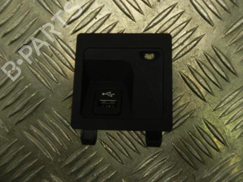 switch-bmw-x3-g01-f97-g08-2017-37579741 main image