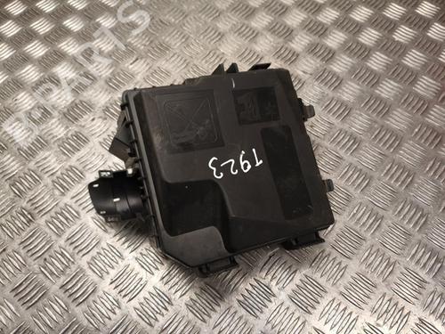 Used Fuse box Fuse box 37575240 37575240