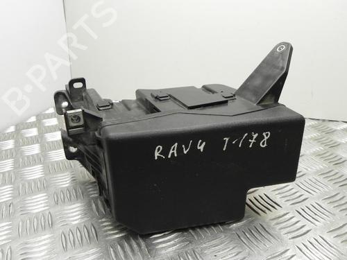 Used Fuse box TOYOTA RAV 4 III (_A3_) 2.2 D 4WD (ALA30_, ALA30R) (177 hp) 28915276
