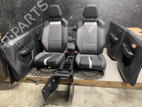 Used Seats set Seats set OPEL FRONTERA (OV24) 1.2 MHEV (101 hp) 39967660 39967660