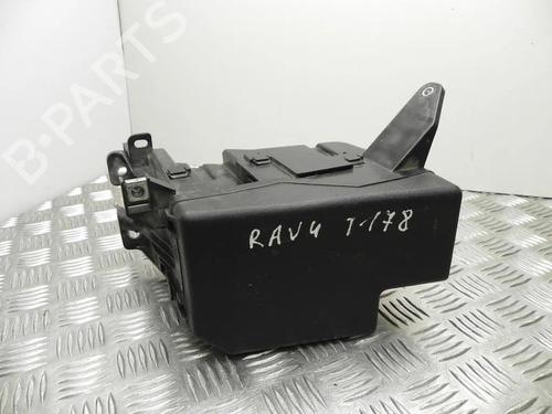 Used Fuse box Fuse box 28915276 28915276