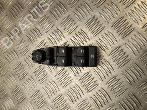 switch-bmw-5-g30-f90-2016-37547639 main image