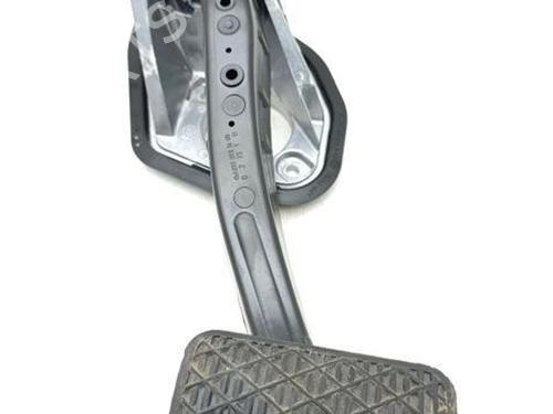 Used Break pedal MERCEDES-BENZ EQE (V295) EQE 350 (295.125) (292 hp) 28929607
