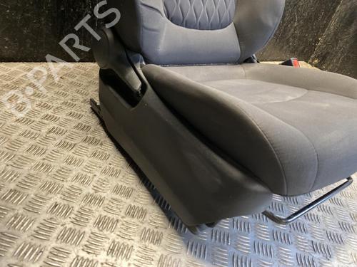 Right front seat TOYOTA COROLLA Saloon (_E21_) 1.8 VVTi Hybrid (ZWE211) | BP37557328C16 - Image 2