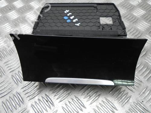 Used Glove box VW GOLF VII (5G1, BQ1, BE1, BE2) 1.2 TSI (86 hp) 28917693