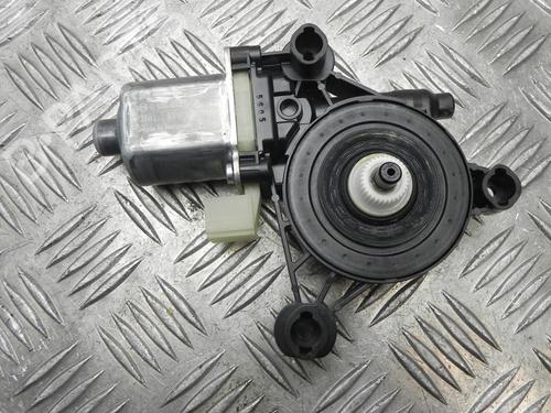 Rudehejsemotor bagstkærm højre AUDI A4 B9 Avant (8W5, 8WD) 2.0 TDI (150 hp) 28915687