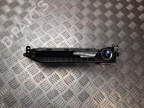 climate-control-lexus-ux-_aa1_-_ah1_-_ma1_-2018-37549387 main image