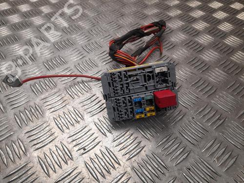 Used Fuse box Fuse box 37568904 37568904