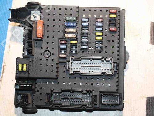 Used Fuse box VOLVO XC90 I (275) D5 AWD (185 hp) 28910070