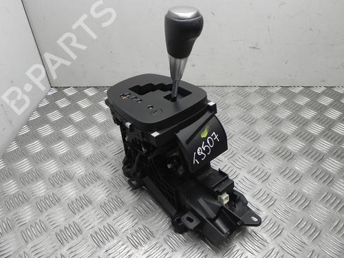 Used Gear lever TOYOTA YARIS (_P13_) 1.3 (NSP130_, NSP130) (95 hp) 28915285