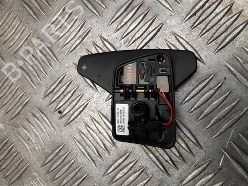 steering-wheel-controls-land-rover-discovery-v-l462-2016-37556298 main image