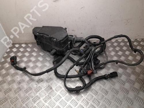 Used Fuse box Fuse box 37571696 37571696