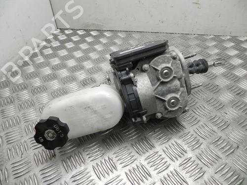 Used Brake master cylinder Brake master cylinder TESLA MODEL S (5YJS) P100D AWD (772 hp) 33271001 33271001