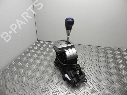 Used Gear lever Gear lever TOYOTA YARIS (_P13_) 1.5 Hybrid (NHP130_, NHP130) (101 hp) 28923038 28923038