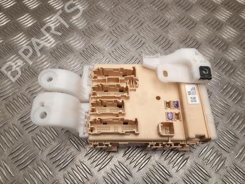 fuse-box-toyota-auris-estate-_e18_-2013-2014-2015-2016-2017-2018-37552635 main image