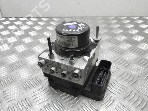 Used ABS pump TOYOTA YARIS (_P13_) 1.3 (NSP130_, NSP130) (95 hp) 28927920