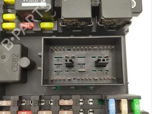 Fuse box JAGUAR F-TYPE Coupe (X152) 5.0 SCV8 R AWD | BP32213938E1