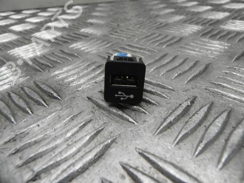 switch-bmw-3-g20-g80-g28-2018-37543491 main image