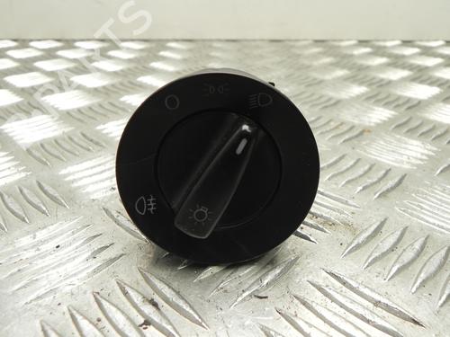 Module électronique VW GOLF IV (1J1) 1.6 16V (105 hp) 28945462