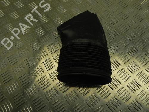 pipe-maserati-levante-suv-m161-2016-37545997 main image