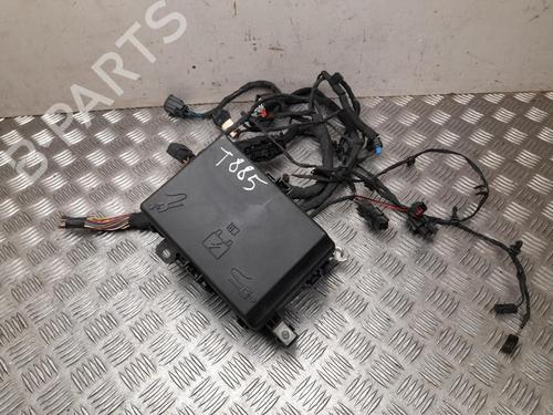 Used Fuse box Fuse box 37568622 37568622