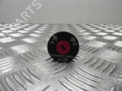 Kombi Kontakt / Stilkkontakt Kombi Kontakt / Stilkkontakt SUZUKI SPLASH (EX) 1.0 (A5B310) (65 hp) 37577743 37577743