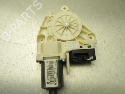 Used Right rear window motor RENAULT LAGUNA III Grandtour (KT0/1) 1.5 dCi (KT0A, KT0R, KT02) (110 hp) 28919498