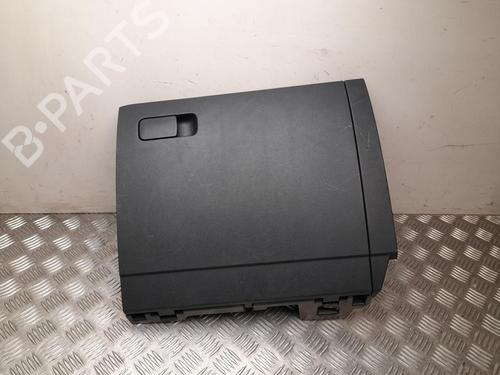 glove-box-vw-touran-5t1-2015-37550898 main image
