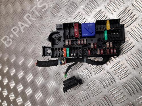 Used Fuse box Fuse box 37558454 37558454