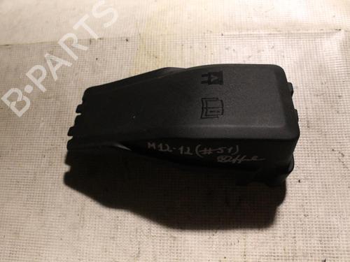 Used Fuse box Fuse box 38963452 38963452