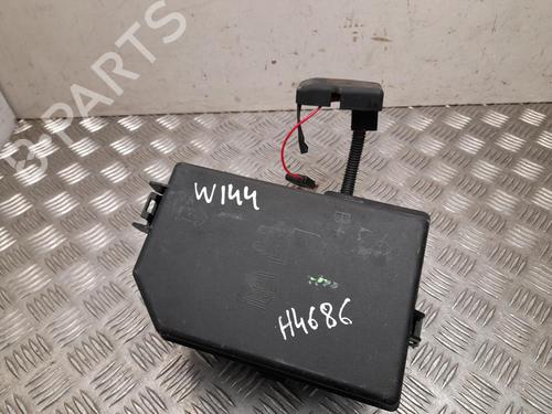 Used Fuse box Fuse box 37566110 37566110