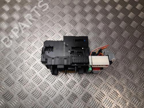 Used Fuse box Fuse box 28915943 28915943