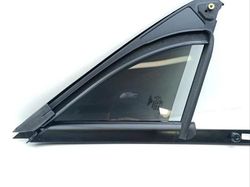 Vidro triangular frente esquerdo BENTLEY BENTAYGA (4V1) 6.0 | BP38997265C111  - Image 5
