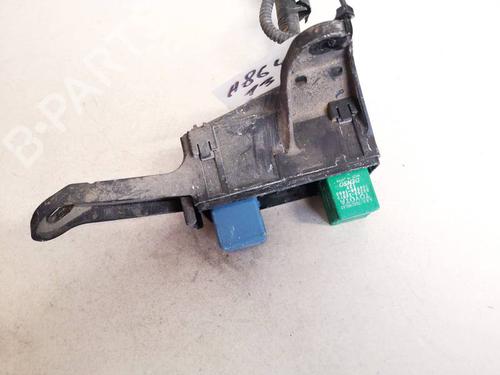 Used Fuse box Fuse box LEXUS IS II (_E2_) 220d (ALE20) (177 hp) 32929453 32929453