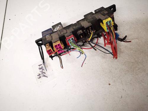 fuse-box-audi-a4-b5-8d2-1994-1995-1996-1997-1998-1999-2000-2001-32924923 main image
